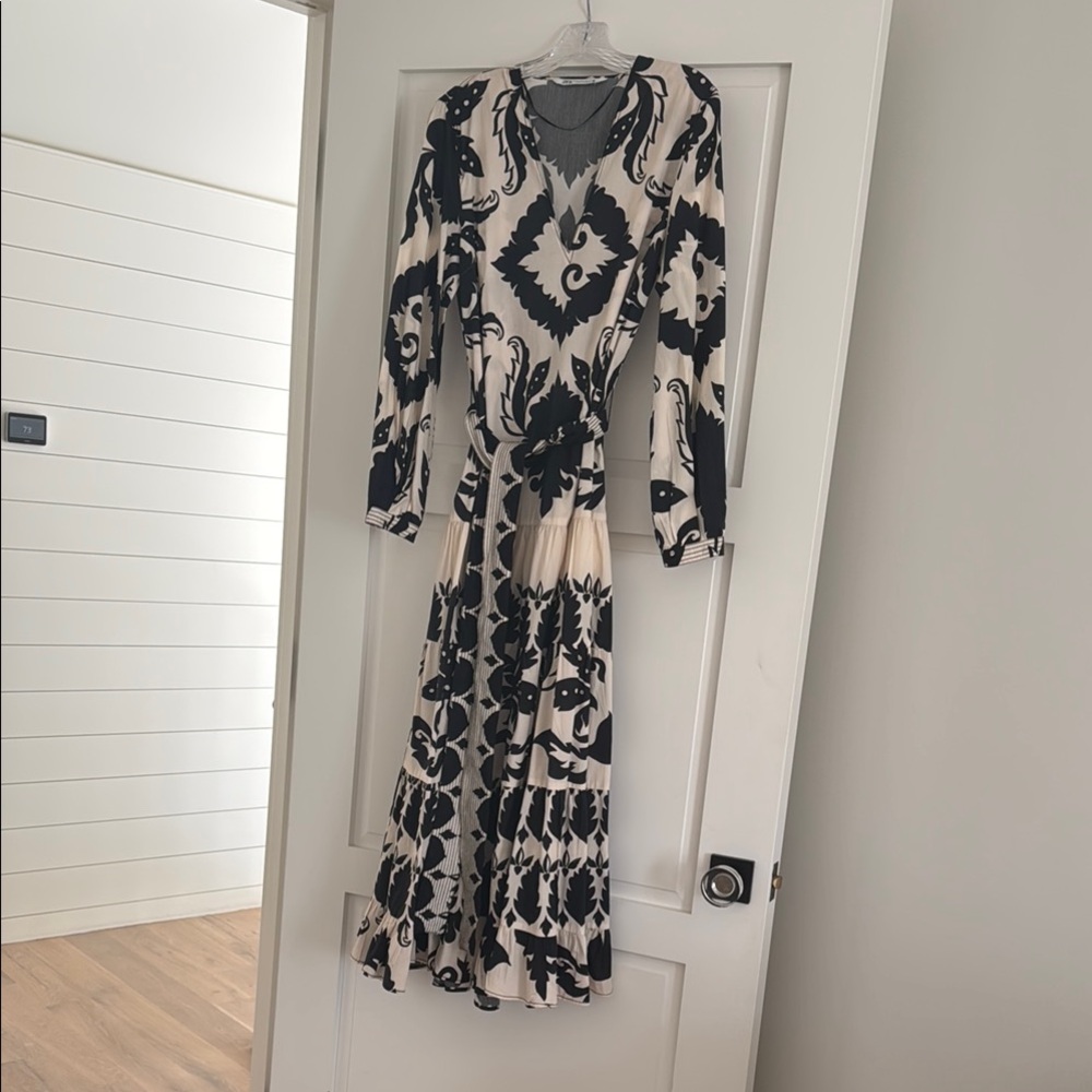 Elegant Black and White Patterned Dress